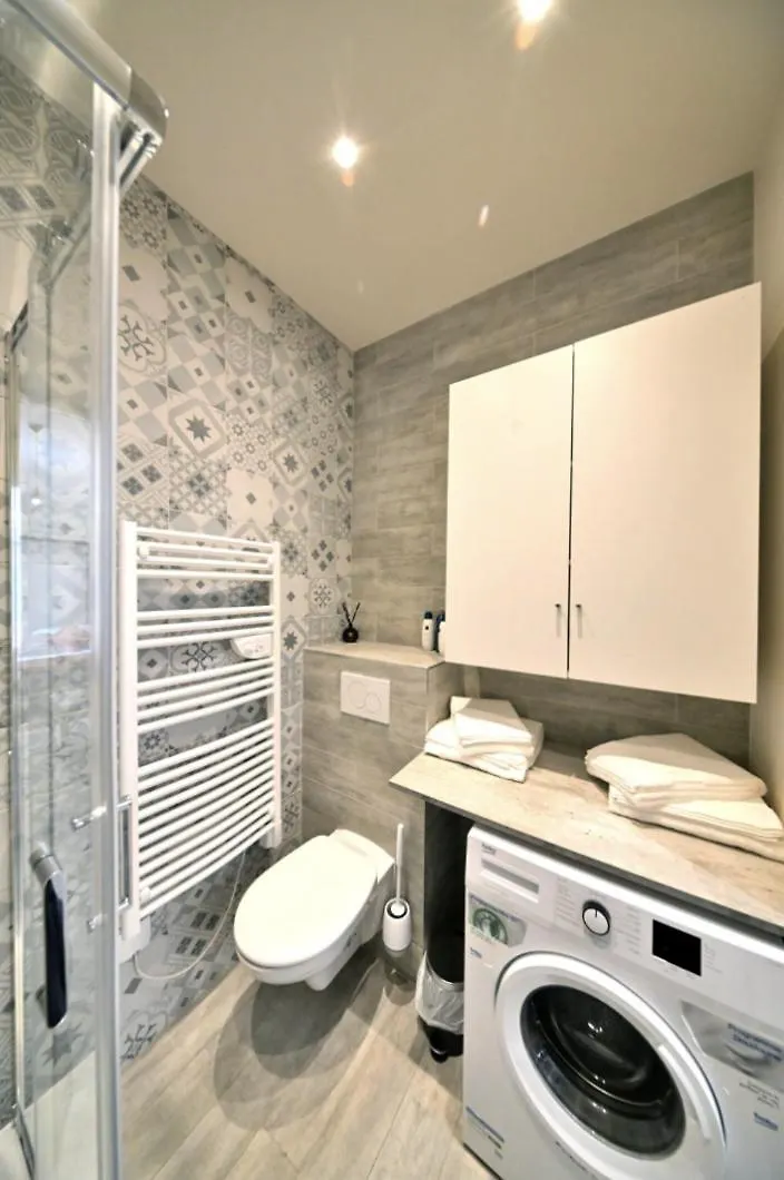 Stylish Studio - Champs-Elysees - Perfect Paris Stay Apartment
